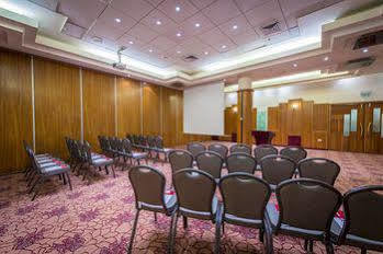 Brown & Convention Center Hotel 4*