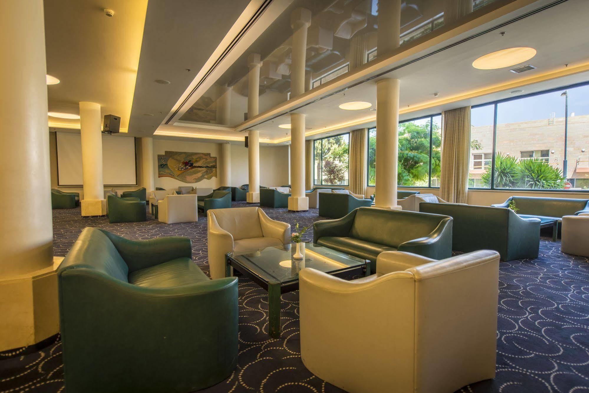 Brown & Convention Center 4*