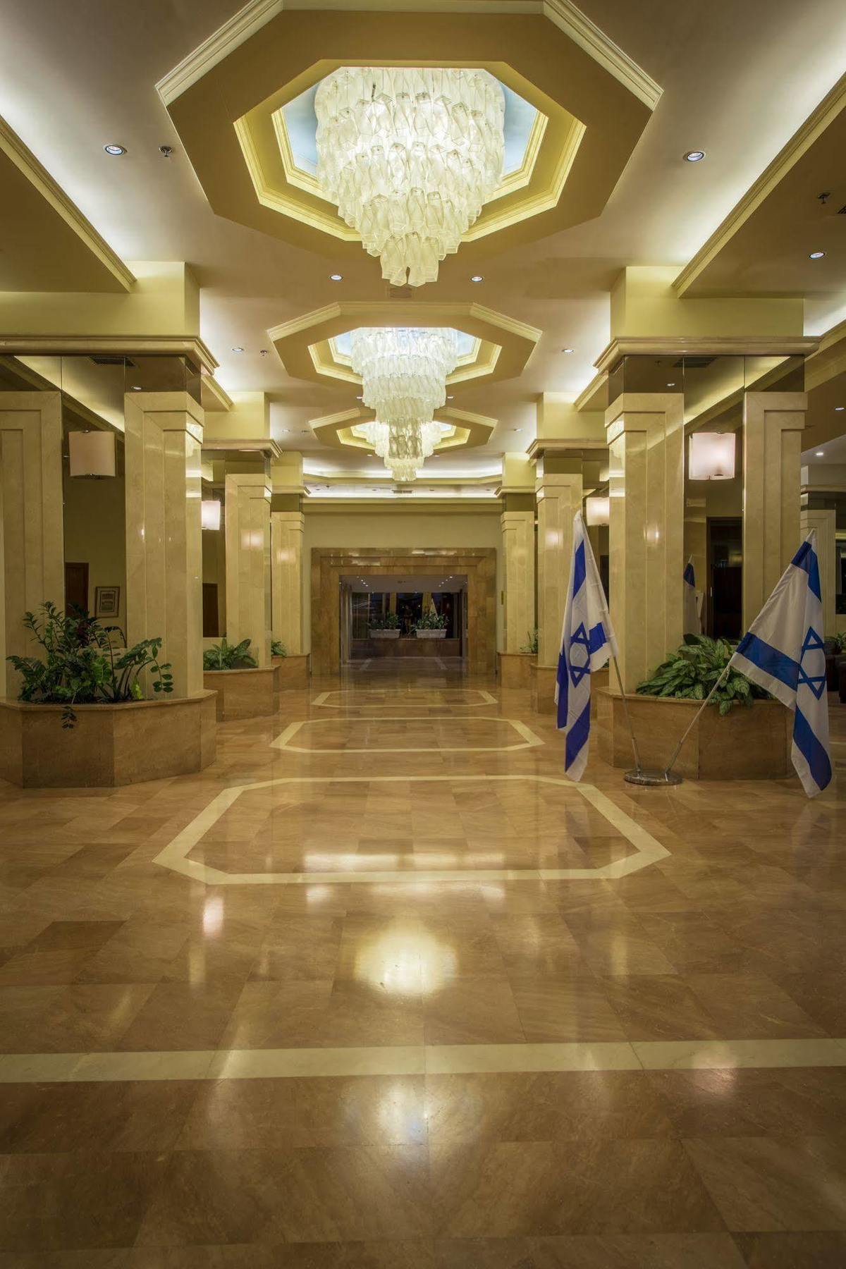 שלום 3*